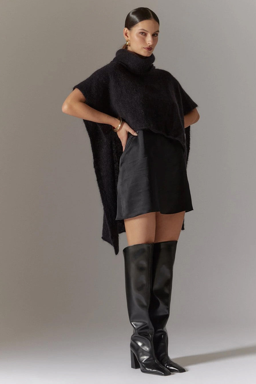 Bella Poncho Black