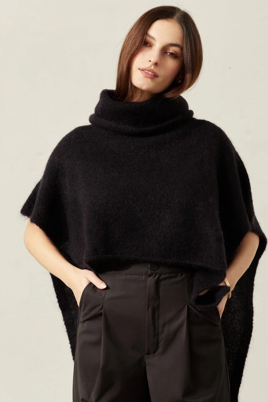 Bella Poncho Black