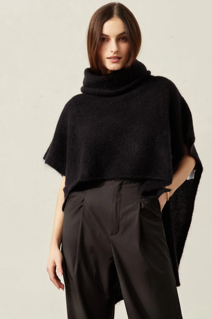 Bella Poncho Black