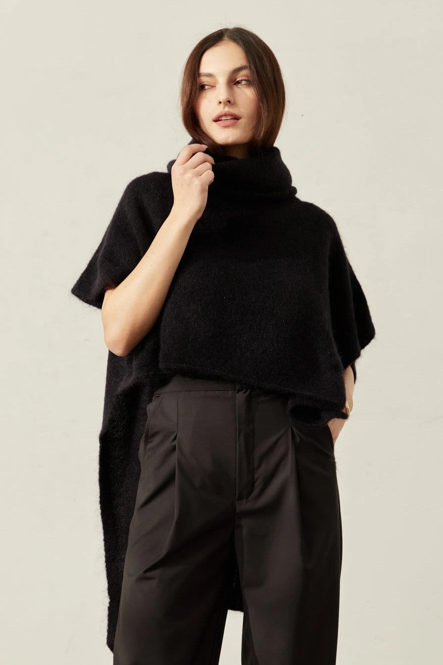 Bella Poncho Black