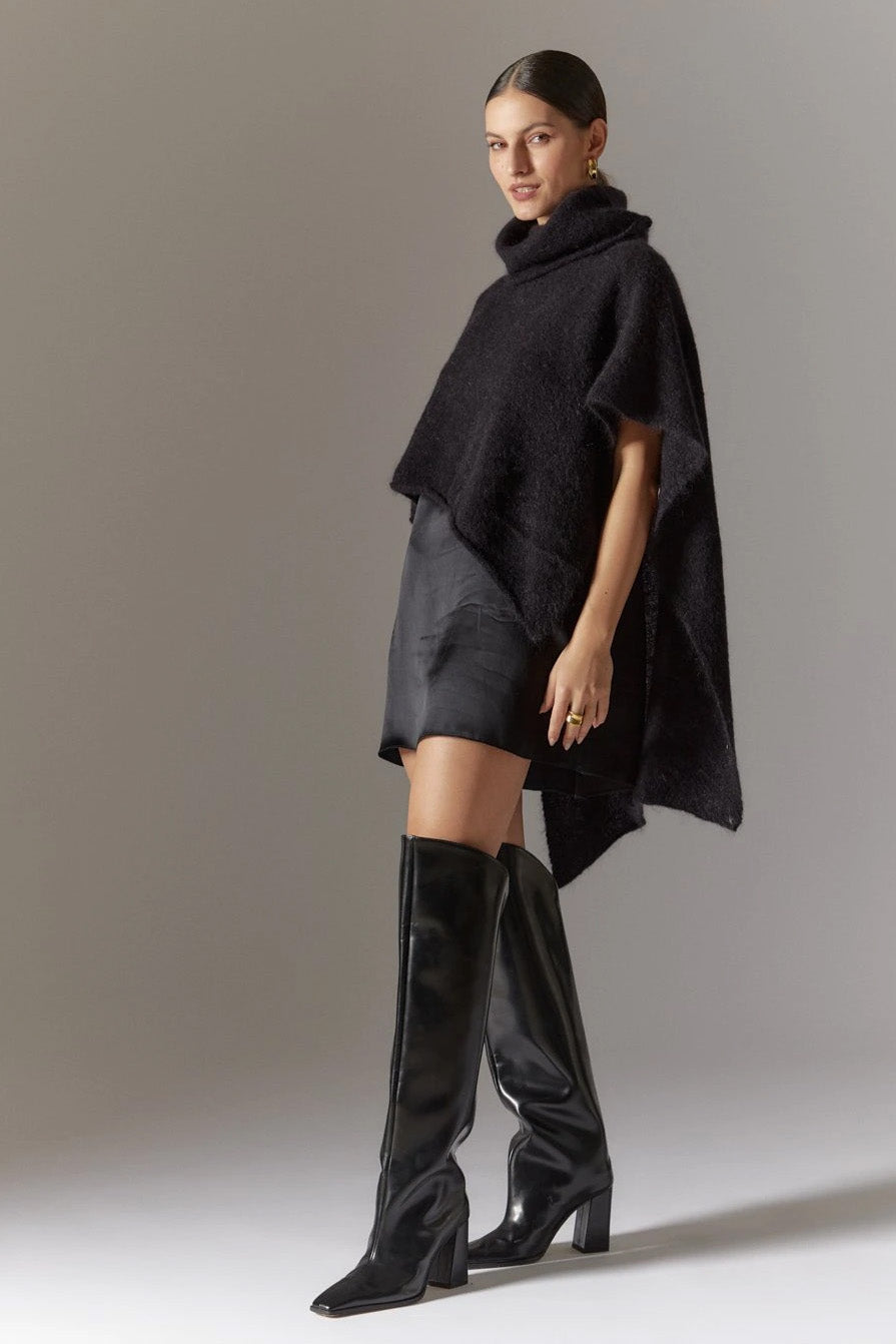 Bella Poncho Black