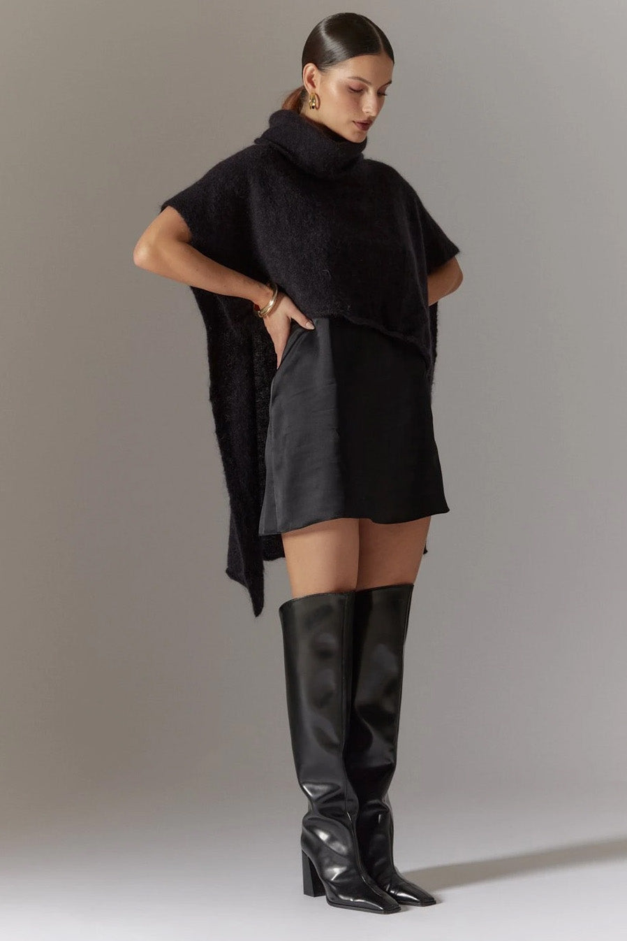 Bella Poncho Black