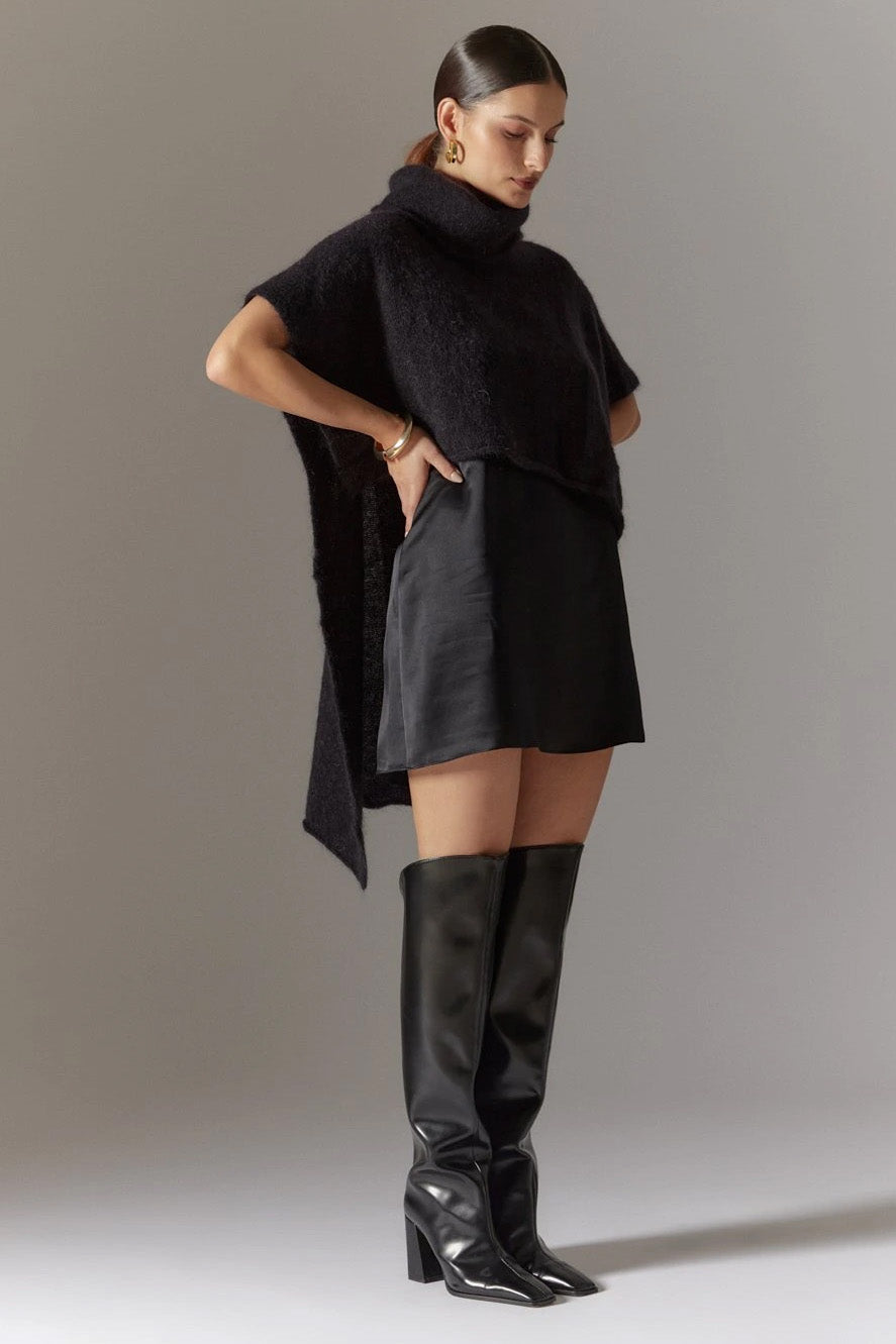 Bella Poncho Black