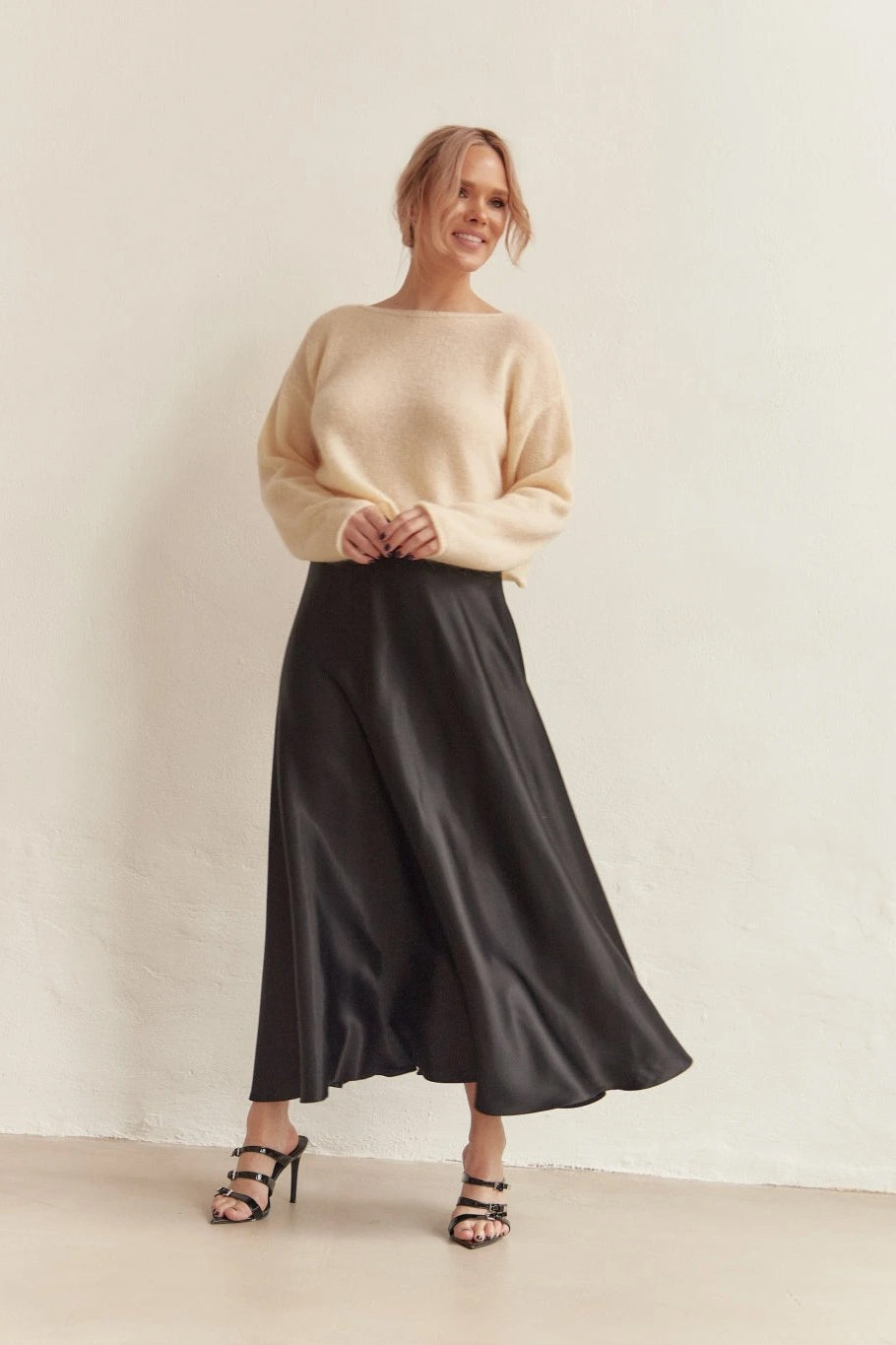 Molly Cropped Pullover Almond