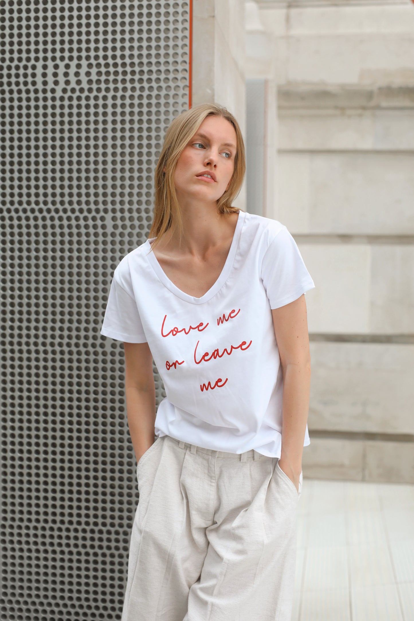 T-shirt White Love Me or Leave Me Red Letters