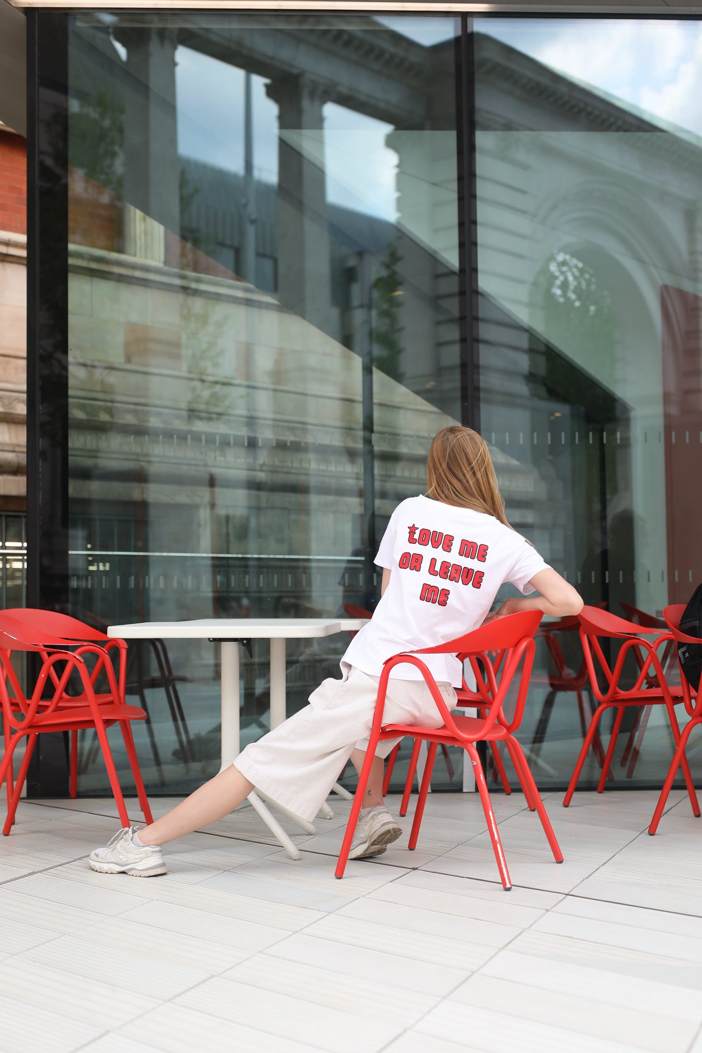 T-shirt White Love Me or Leave Me Back Red Letters