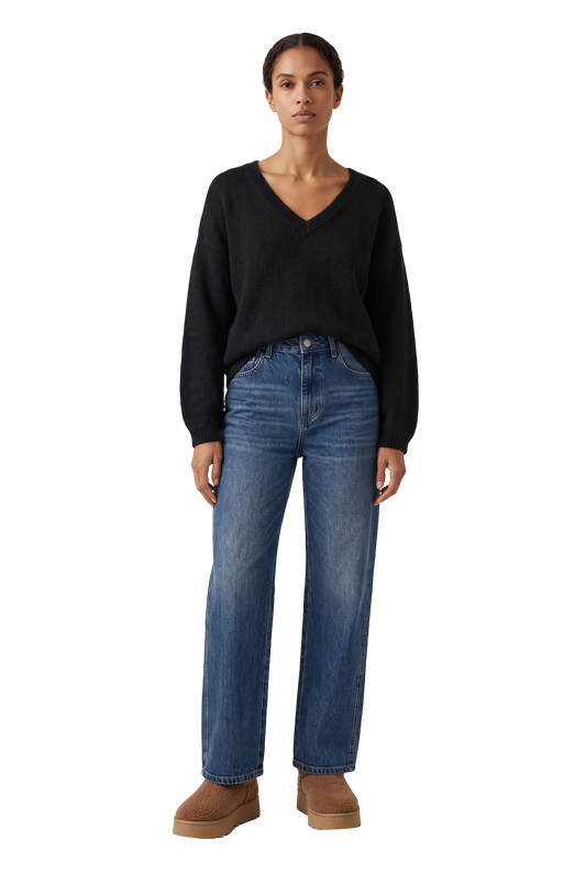 Silja V Neck Knit Black - model