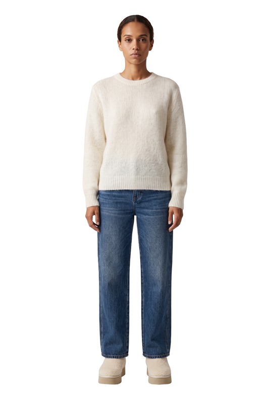 Ulla O Neck Knit Pullover White - model