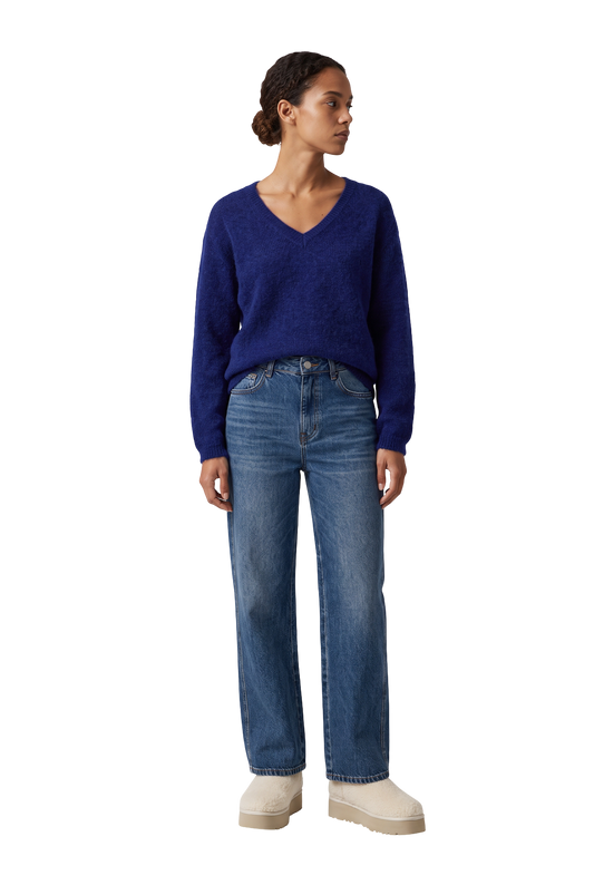 Silja V Neck Knit Navy Blue - model