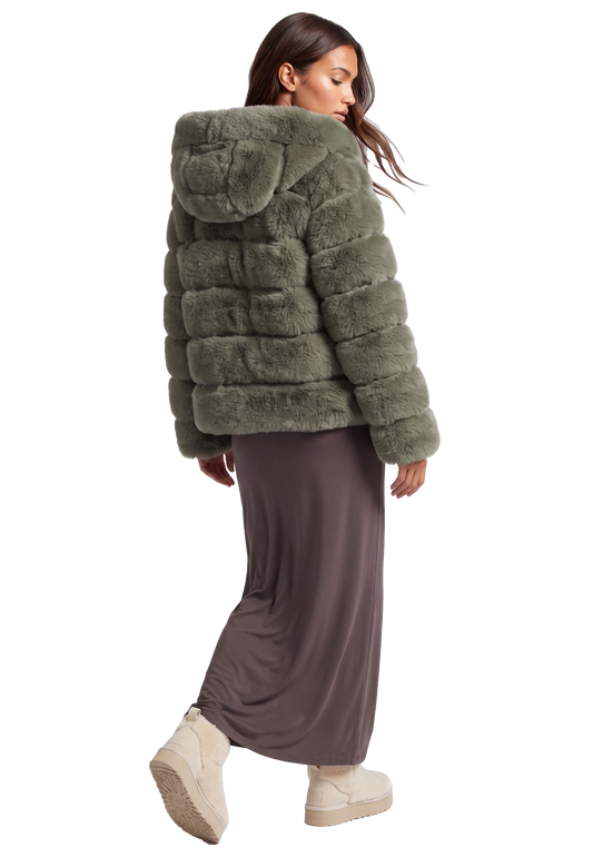 Blake Short Dusty Green Model 02
